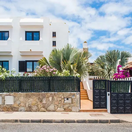 Holiday White With Pool And 500m To Sea Villa *